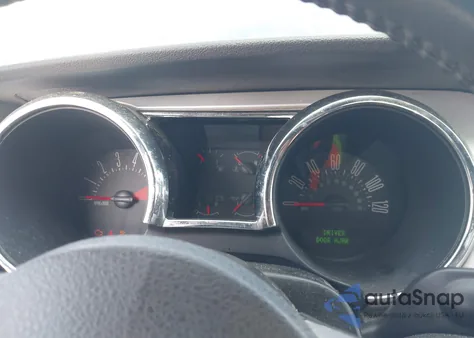 2006 Ford Mustang V6 z USA, uszkodzony, nr VIN 1ZVFT84N565114249